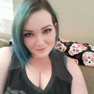 Meet your Posher, Holly